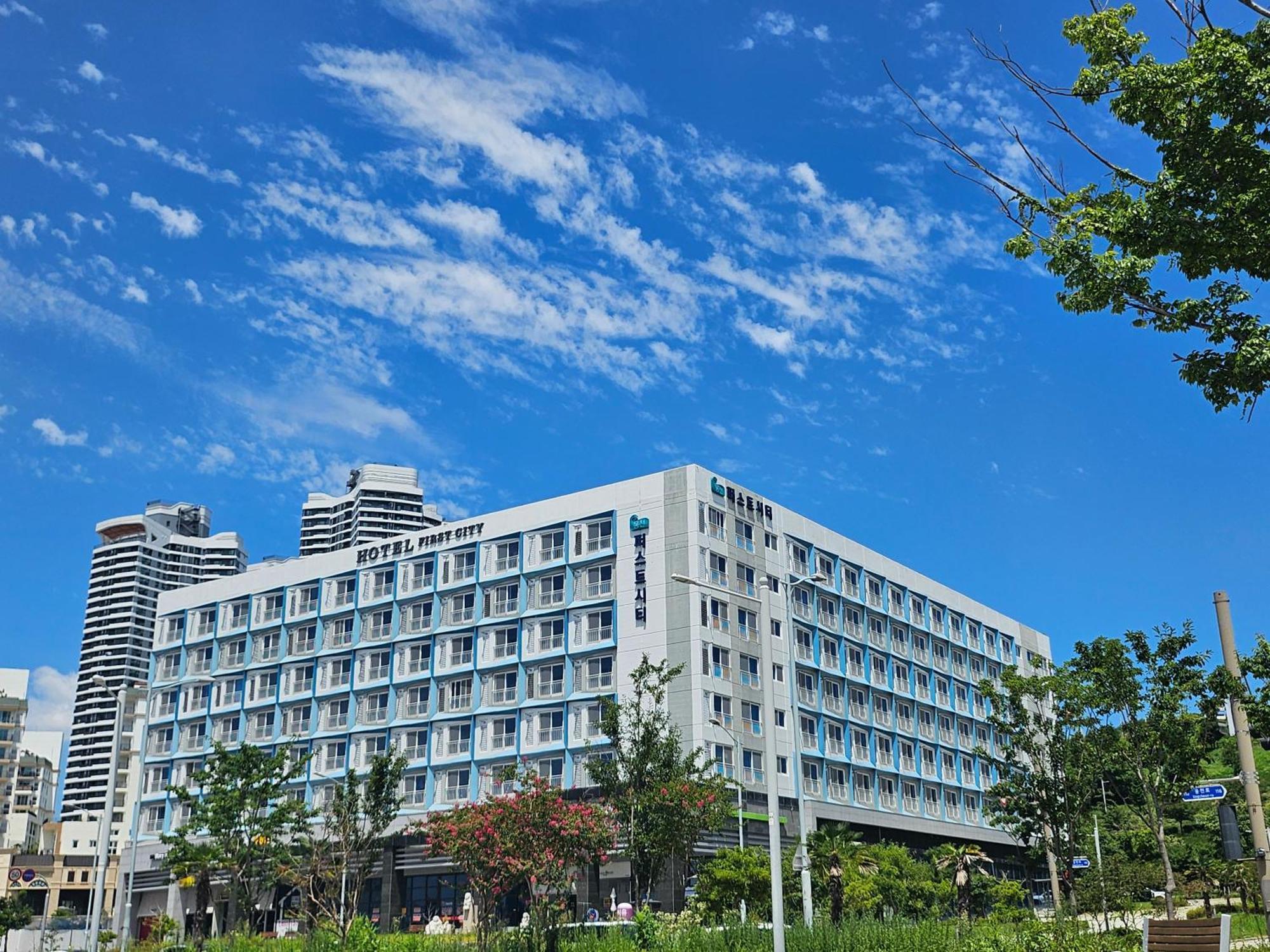 Yeosu Hotel First City Exterior photo
